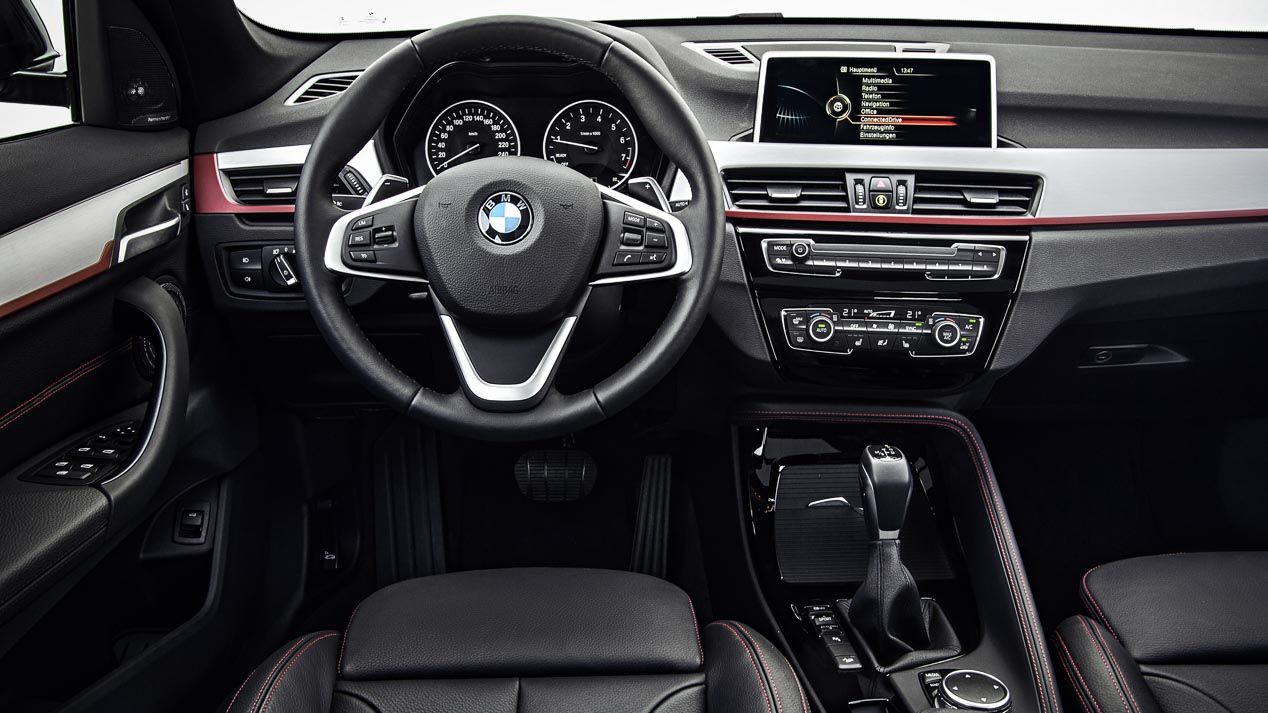 Jaguar E-Pace contra sus rivales BMW X1 y Mercedes GLA
