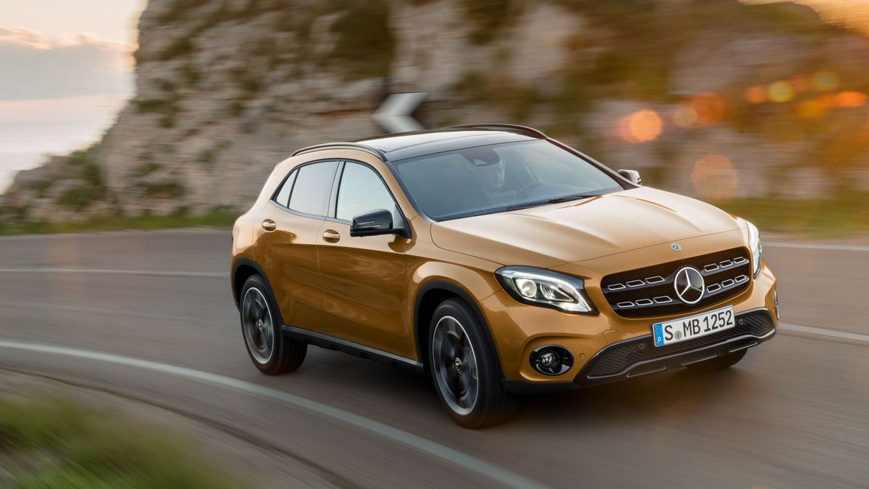 Jaguar E-Pace contra sus rivales BMW X1 y Mercedes GLA