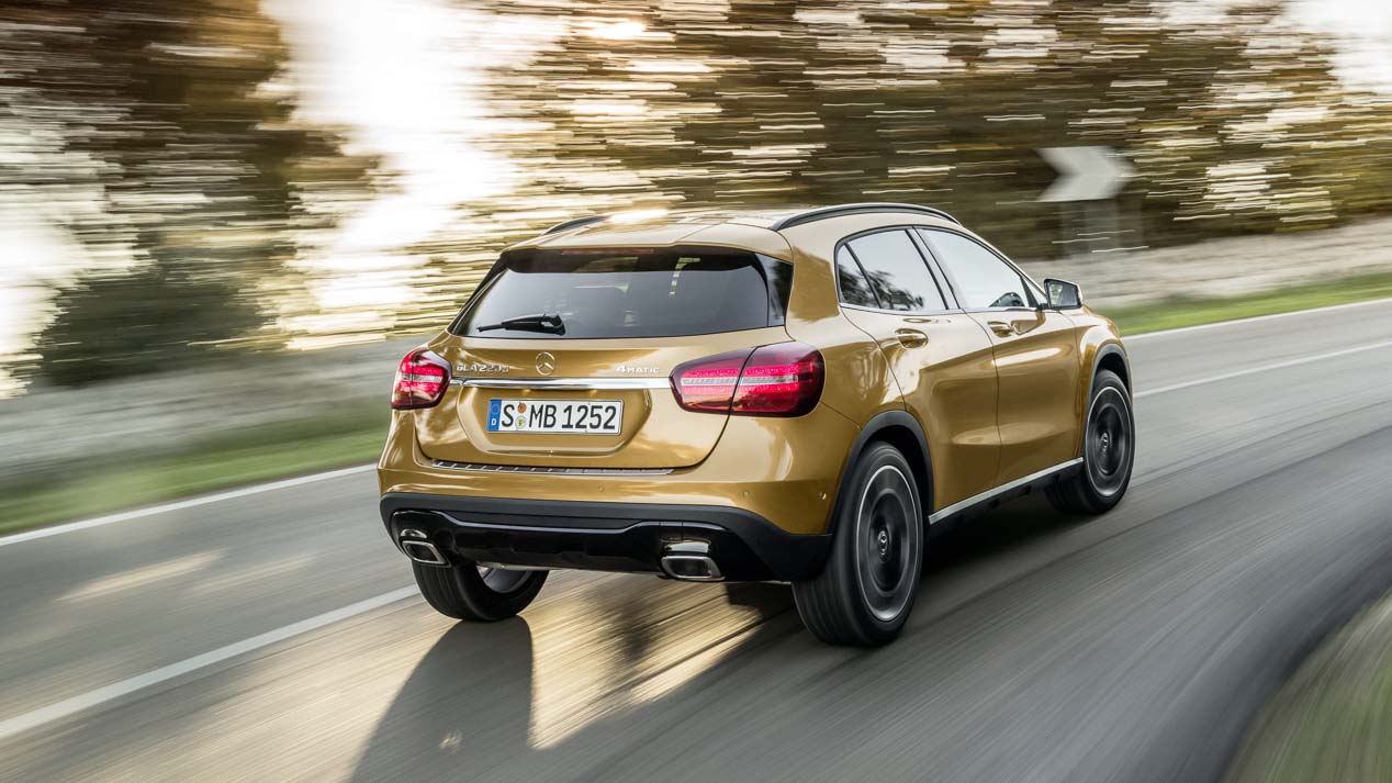 Jaguar E-Pace contra sus rivales BMW X1 y Mercedes GLA