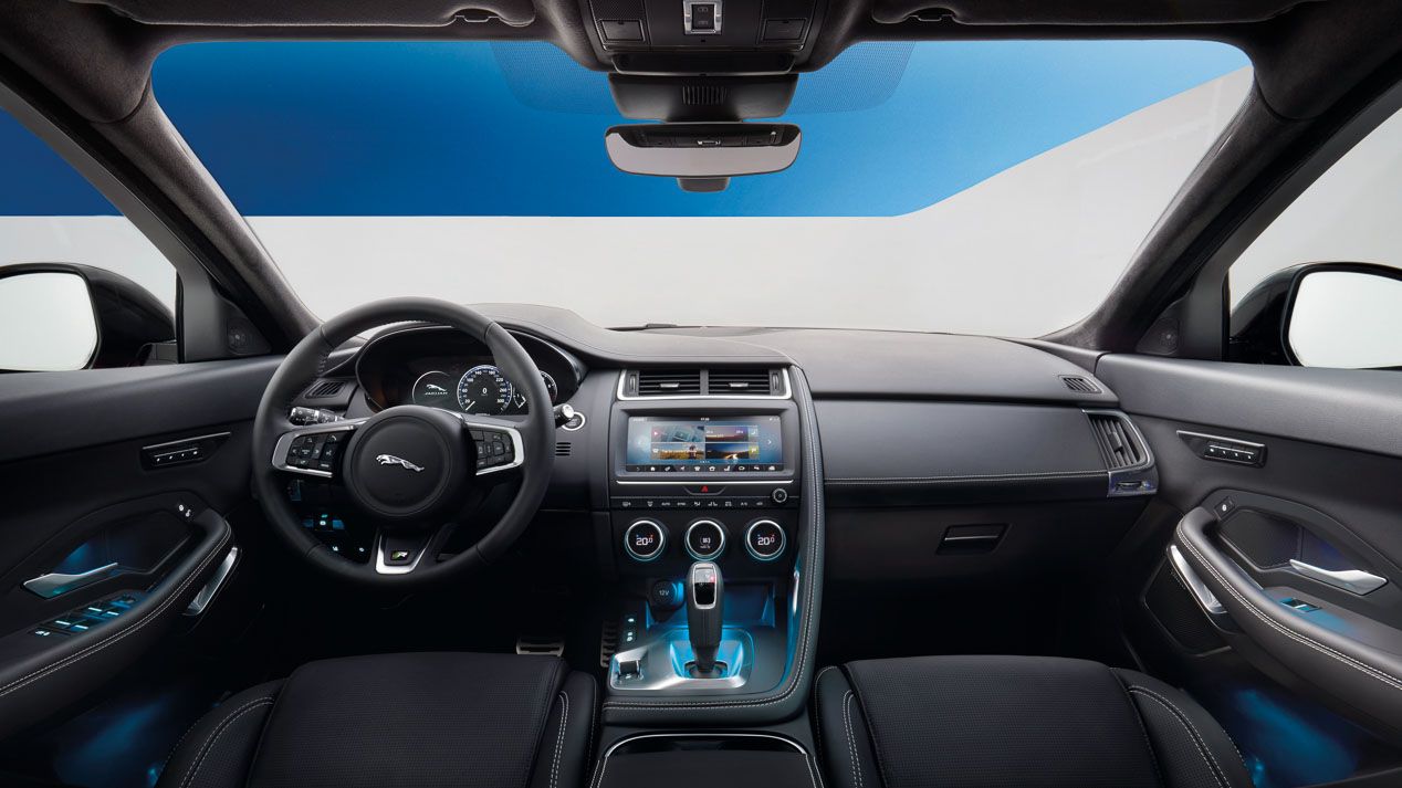 Jaguar E-Pace contra sus rivales BMW X1 y Mercedes GLA
