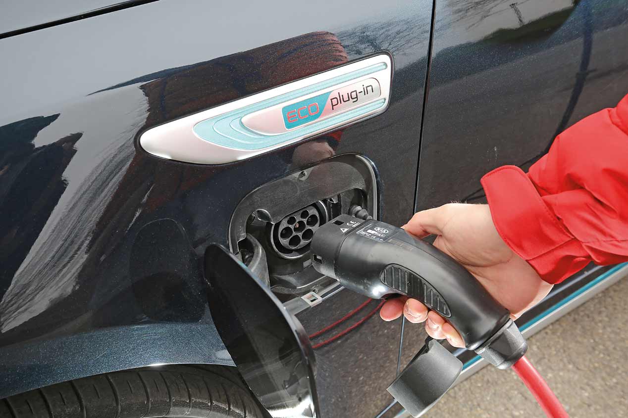 ¿Qué es mejor? ¿Diesel, gasolina o híbrido enchufable?