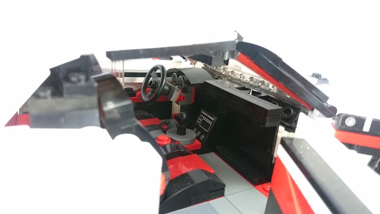 Un Nissan GT-R Nismo a escala con piezas de Lego