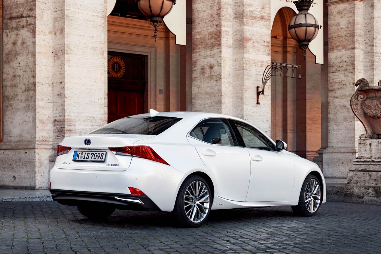 Lexus IS 300h: equilibrio, suavidad, eficiencia...