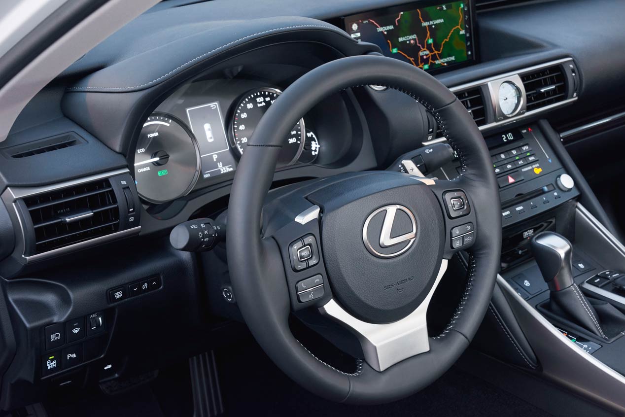 Lexus IS 300h: equilibrio, suavidad, eficiencia...