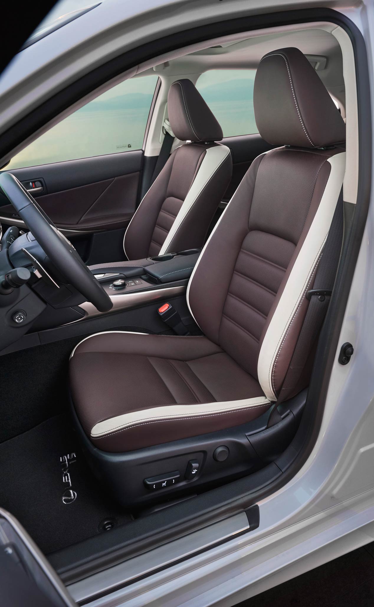 Lexus IS 300h: equilibrio, suavidad, eficiencia...