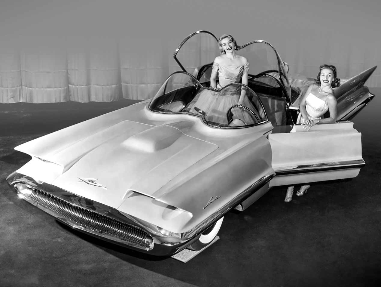 Los coches "cohete" del pasado que pensaban en el futuro