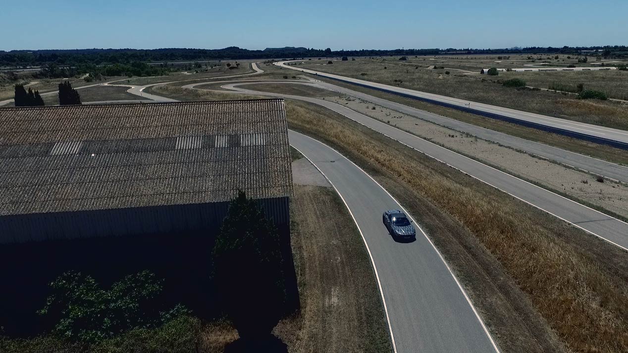 El BMW i8 Roadster se deja ver por carreteras francesas