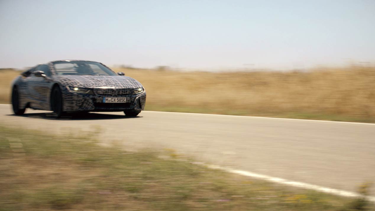 El BMW i8 Roadster se deja ver por carreteras francesas