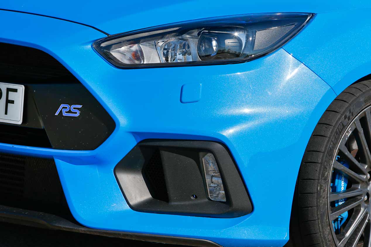 Duelo de compactos deportivos: Ford Focus RS vs Seat León Cupra
