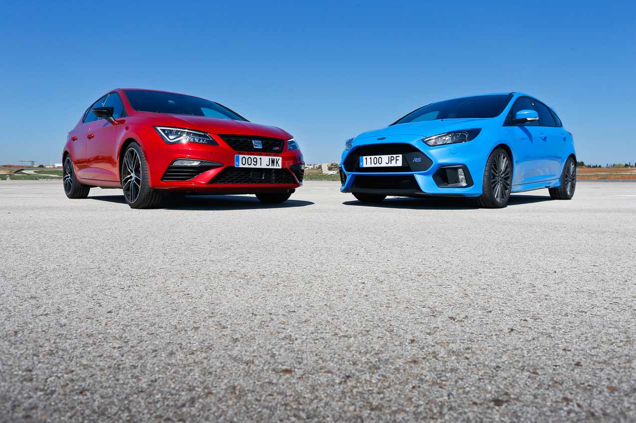 Duelo de compactos deportivos: Ford Focus RS vs Seat León Cupra