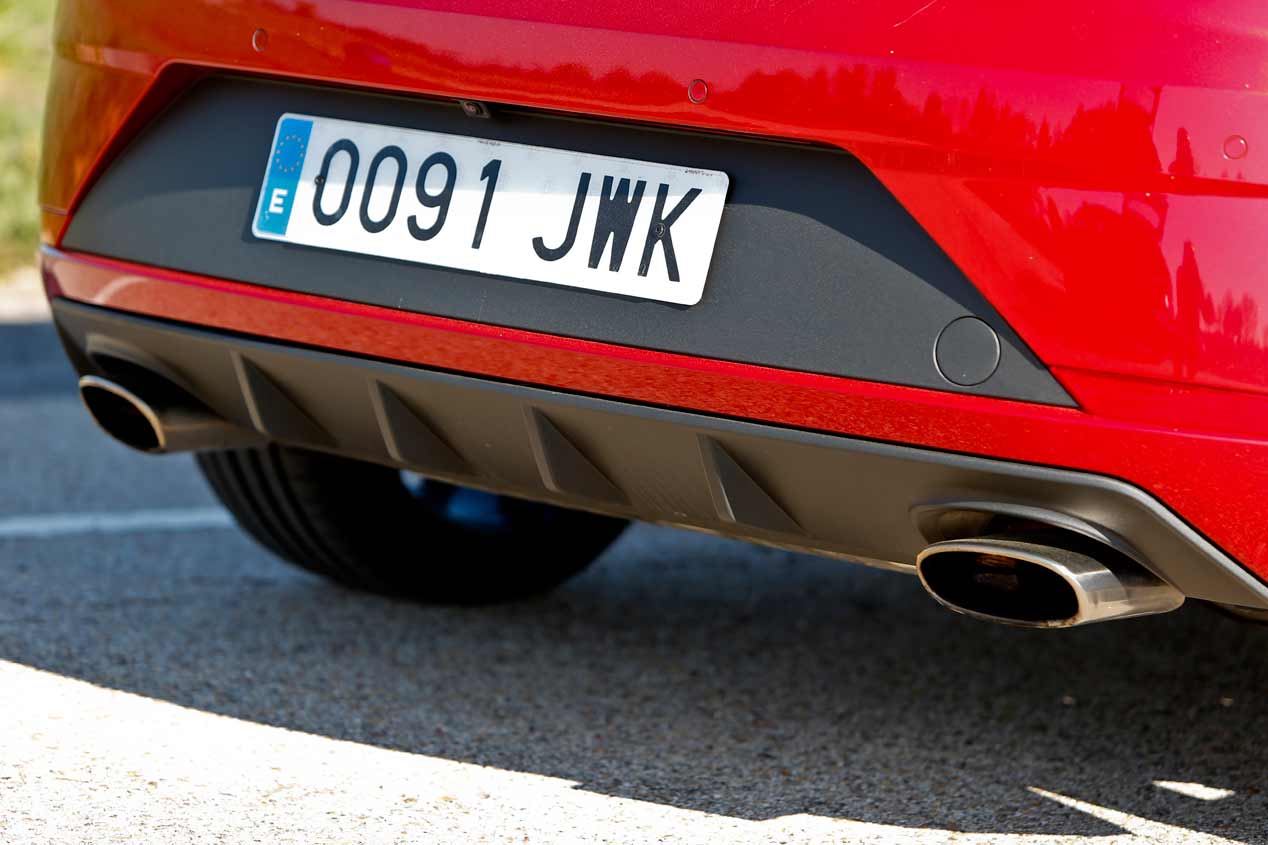 Duelo de compactos deportivos: Ford Focus RS vs Seat León Cupra