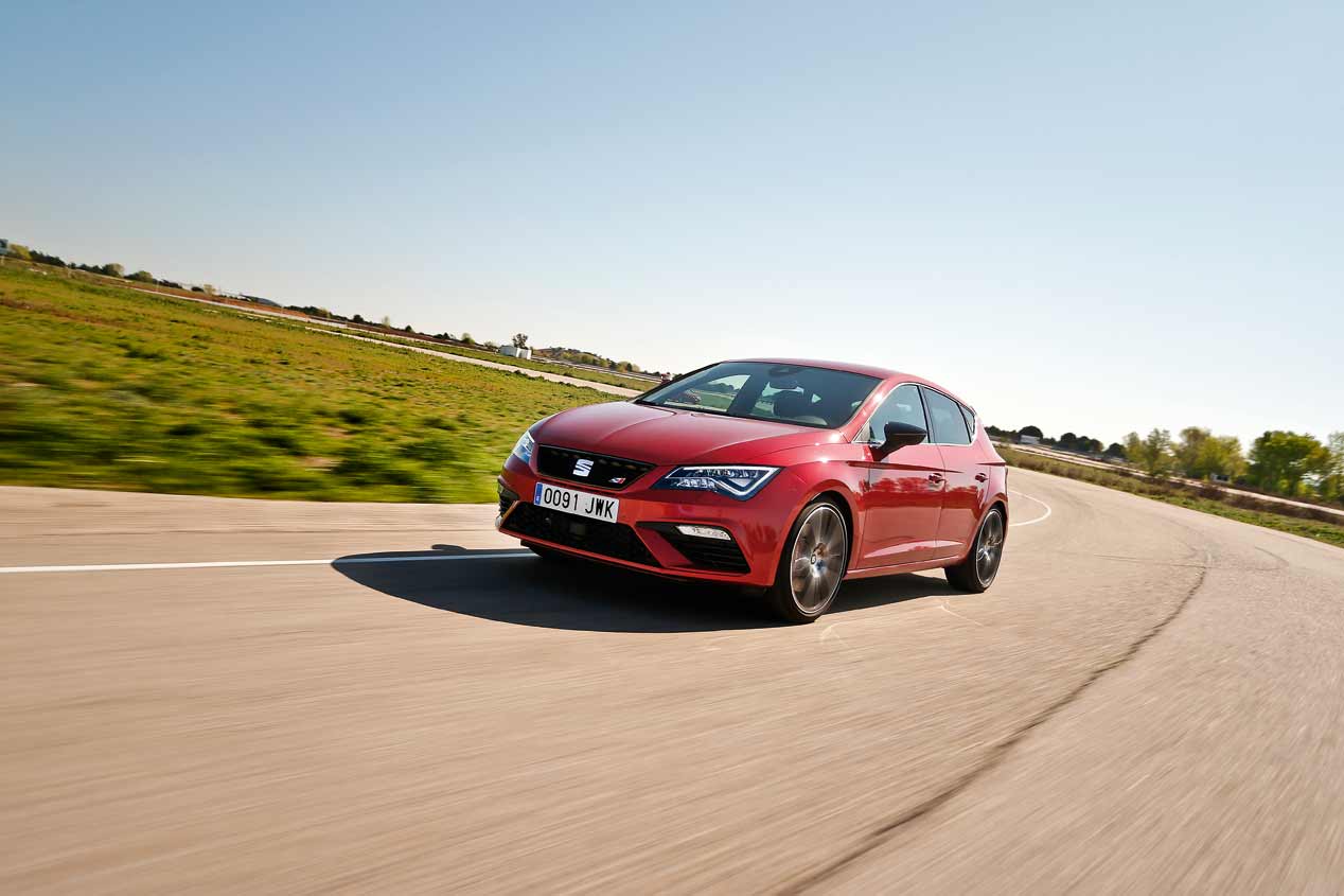 Duelo de compactos deportivos: Ford Focus RS vs Seat León Cupra
