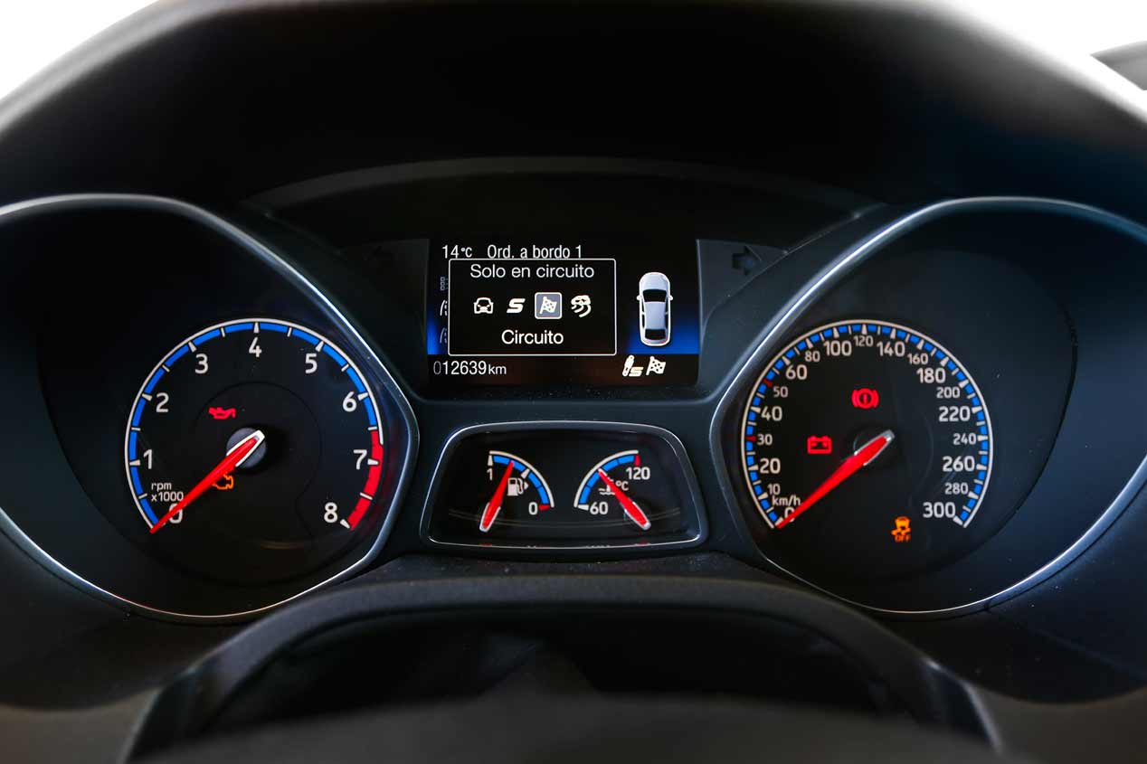 Duelo de compactos deportivos: Ford Focus RS vs Seat León Cupra