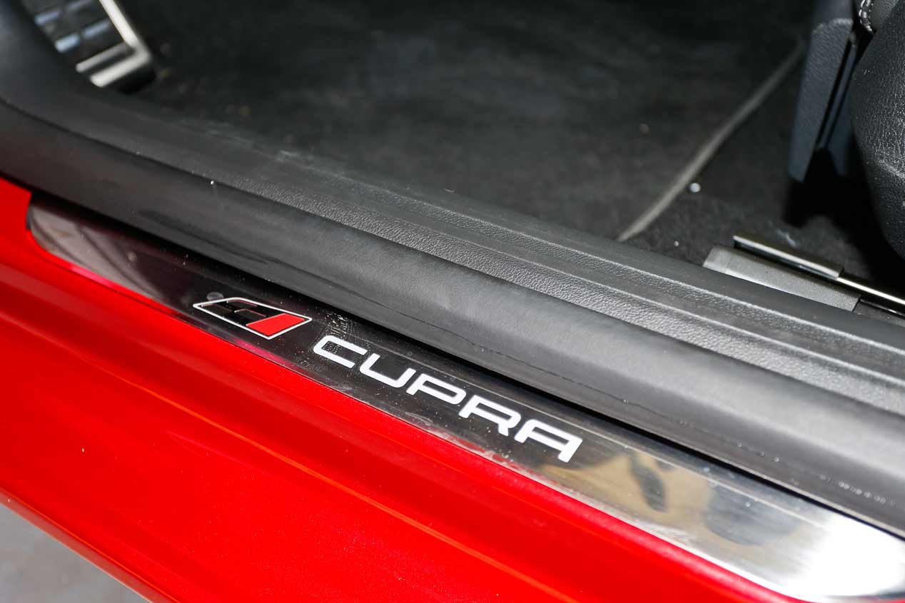 Duelo de compactos deportivos: Ford Focus RS vs Seat León Cupra