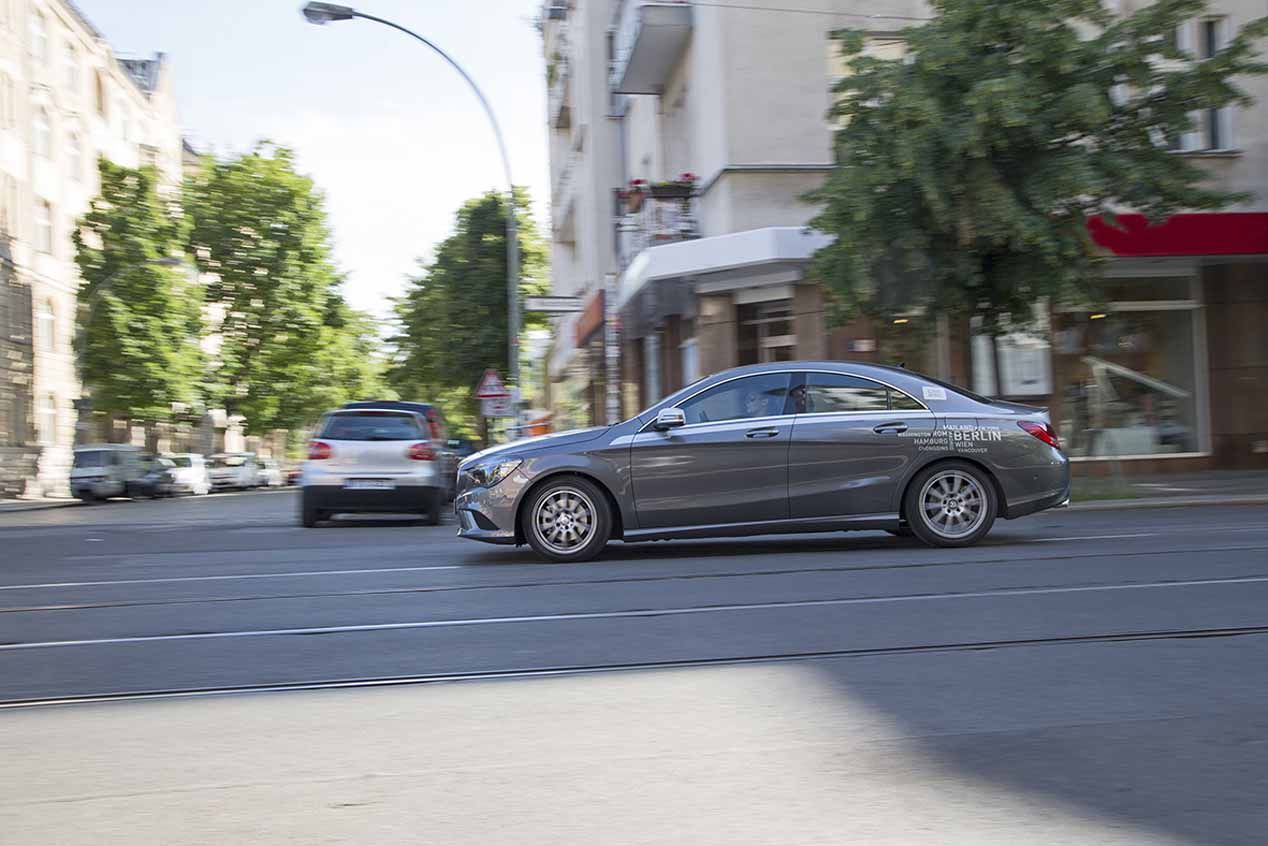 Mercedes y Via se unen para la movilidad a demanda con minibuses urbanos compartidos