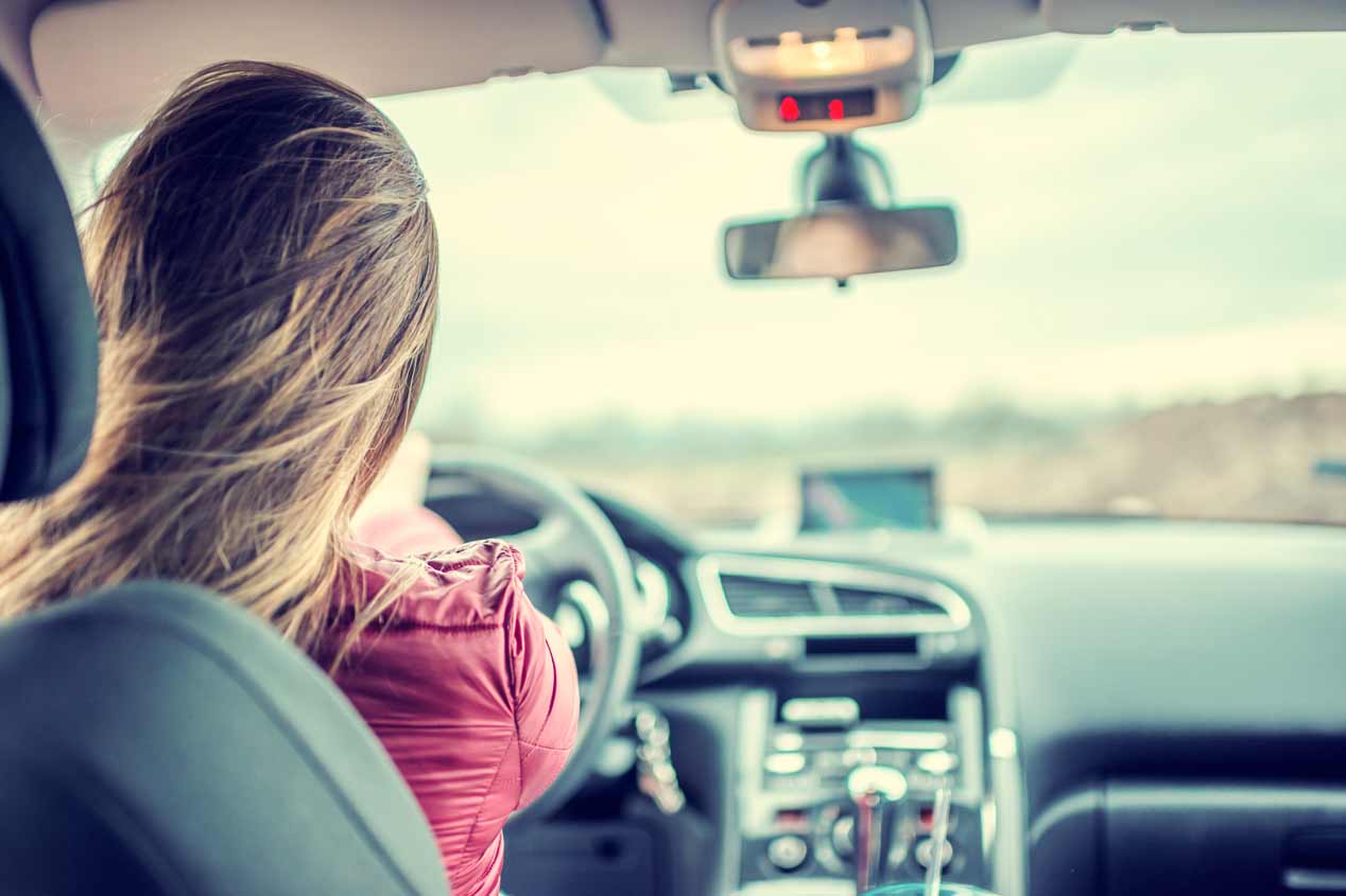 Mujeres frente a hombres conductores: ¿quiénes tienen menos accidentes?