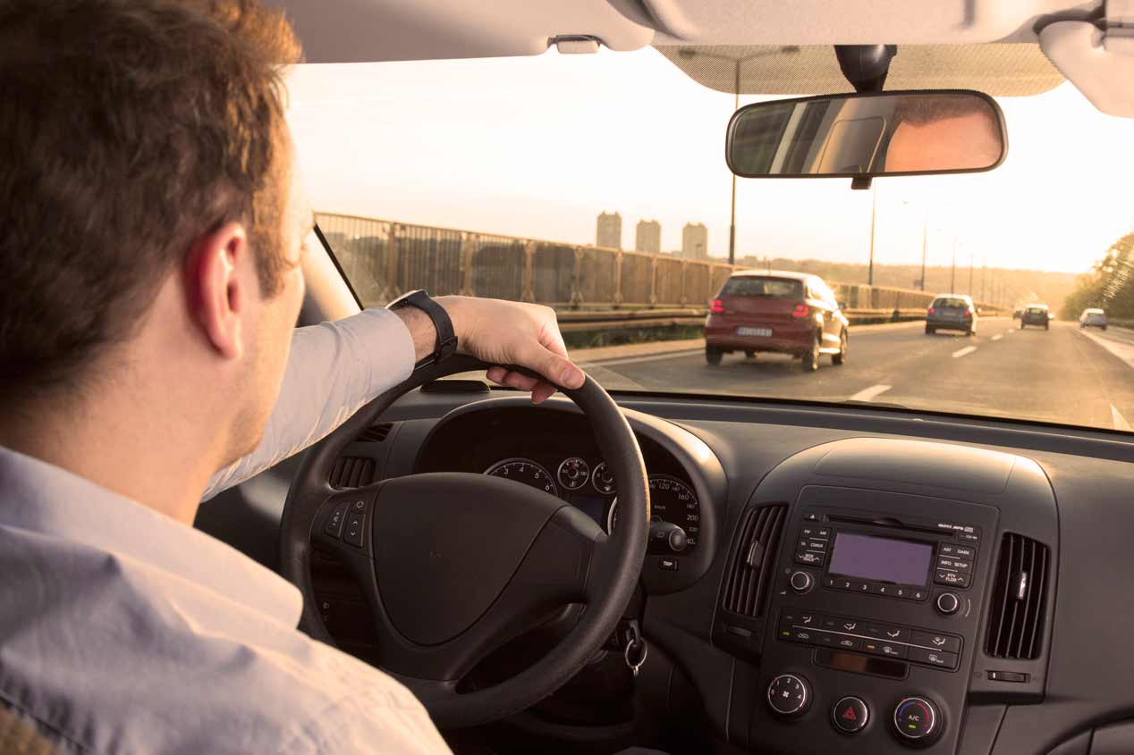 Mujeres frente a hombres conductores: ¿quiénes tienen menos accidentes?
