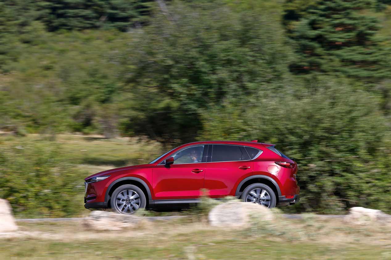 Seat Ateca 1.4 EcoTSI, Mazda CX-5 2.0 Skyactiv-G y Renault Kadjar 1.6 TCe