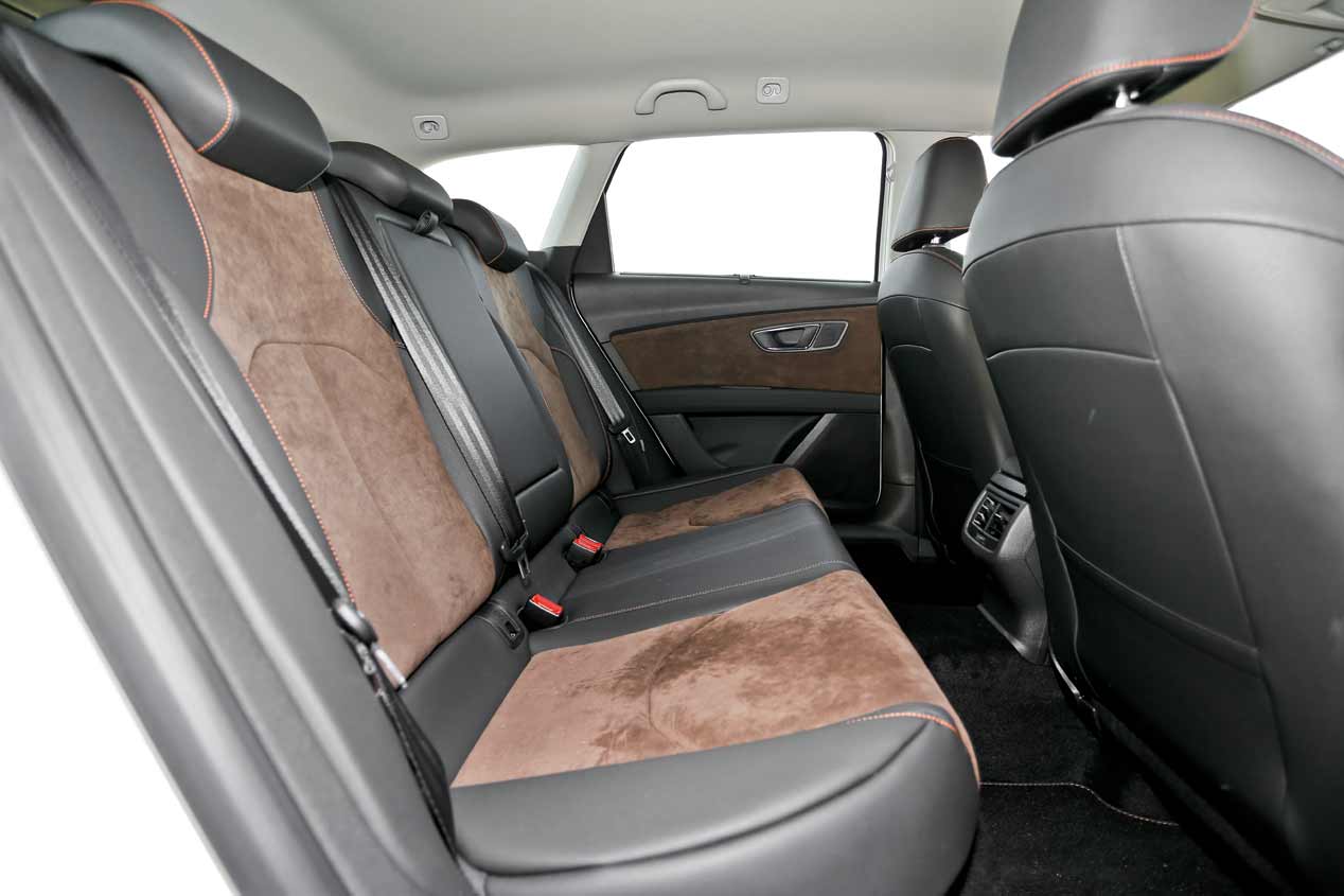 Peugeot 3008 BlueHDI 180 vs Seat León X-Perience TDI 184
