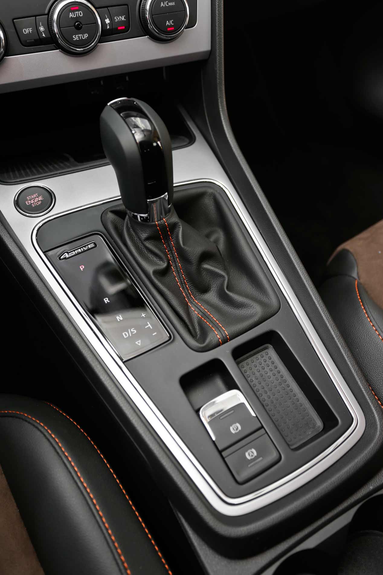 Peugeot 3008 BlueHDI 180 vs Seat León X-Perience TDI 184
