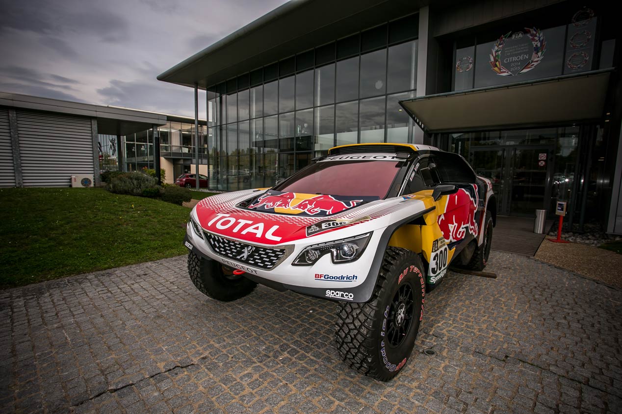 Una mirada al próximo Dakar con Carlos Sainz y Peugeot