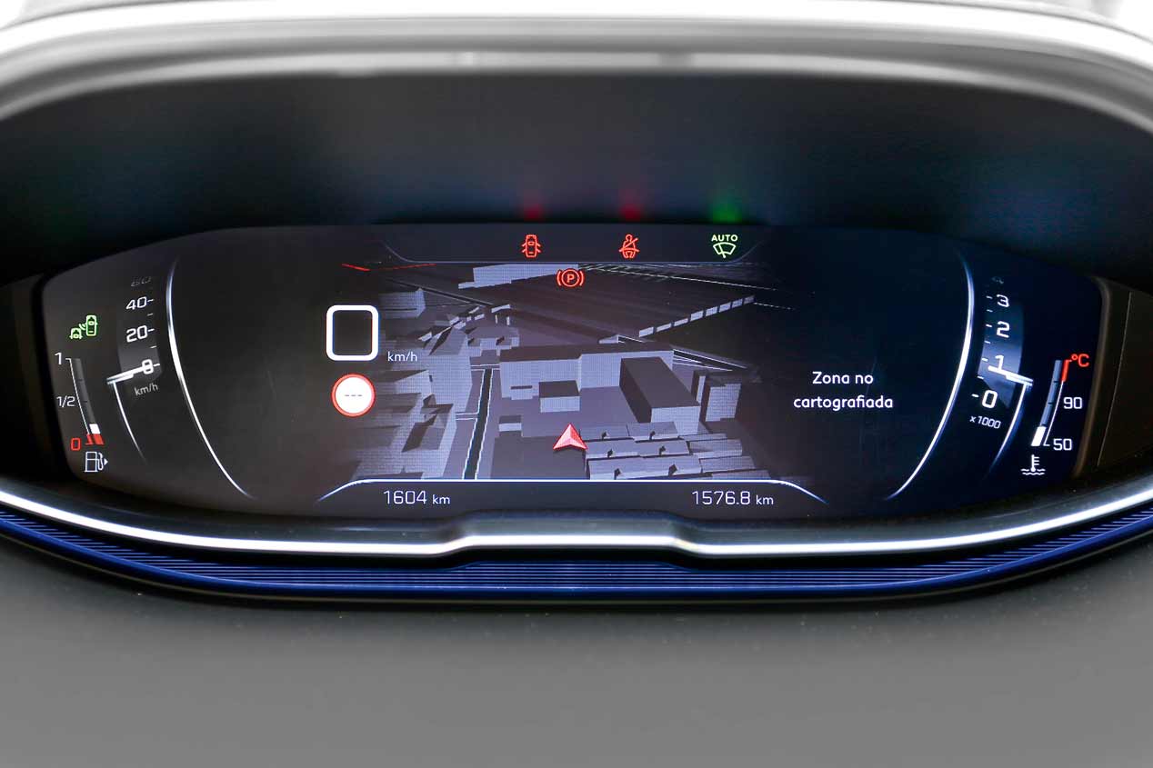 Nissan Qashqai vs X-Trail, Peugeot 3008 vs 5008 y Renault Kadjar vs Koelos: ¿enemigos SUV en casa?