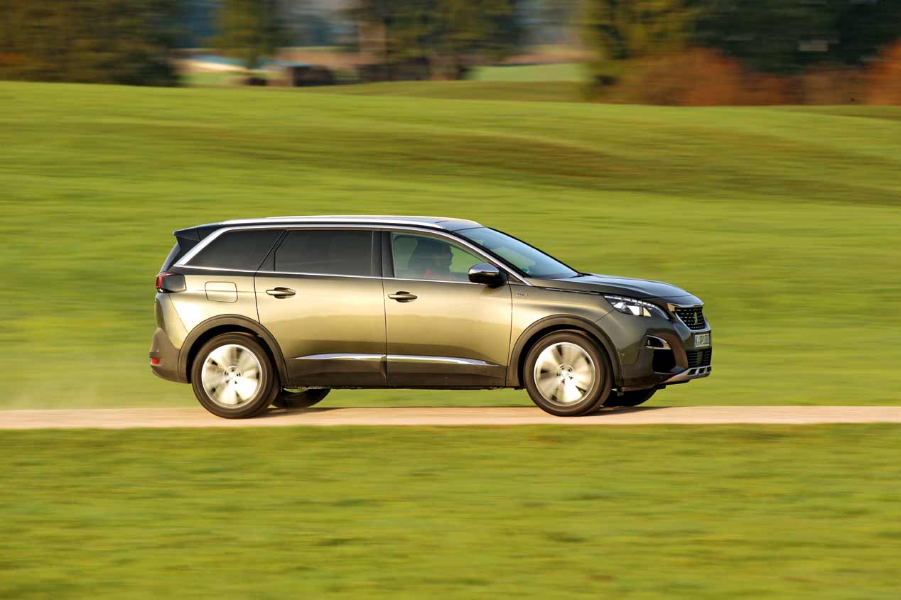 Nissan Qashqai vs X-Trail, Peugeot 3008 vs 5008 y Renault Kadjar vs Koelos: ¿enemigos SUV en casa?