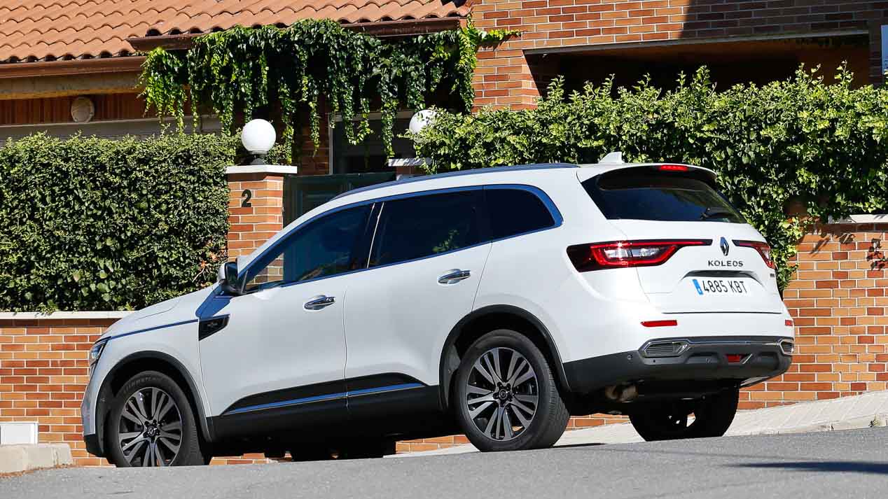 Nissan Qashqai vs X-Trail, Peugeot 3008 vs 5008 y Renault Kadjar vs Koelos: ¿enemigos SUV en casa?