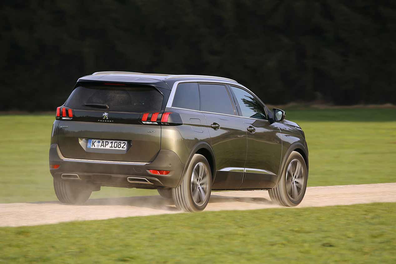 Nissan Qashqai vs X-Trail, Peugeot 3008 vs 5008 y Renault Kadjar vs Koelos: ¿enemigos SUV en casa?