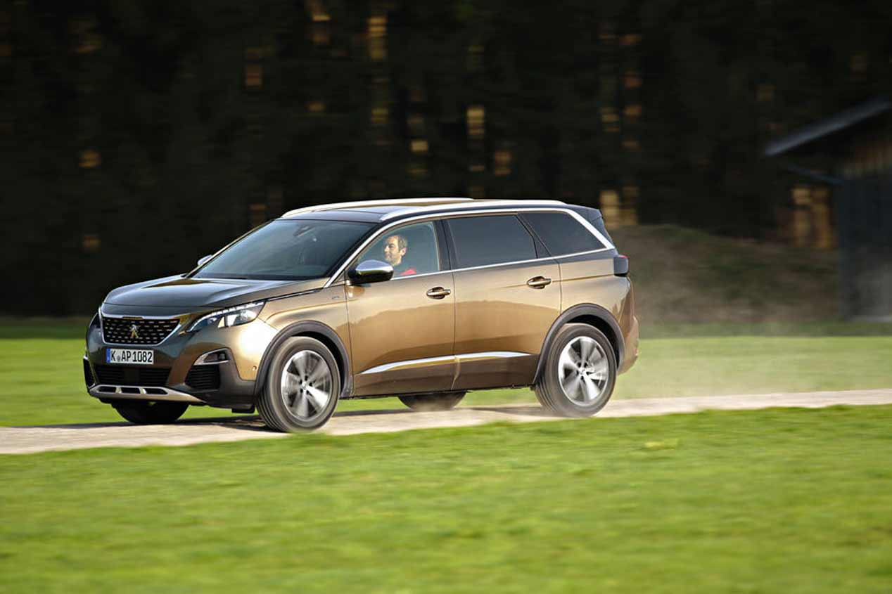 Nissan Qashqai vs X-Trail, Peugeot 3008 vs 5008 y Renault Kadjar vs Koelos: ¿enemigos SUV en casa?