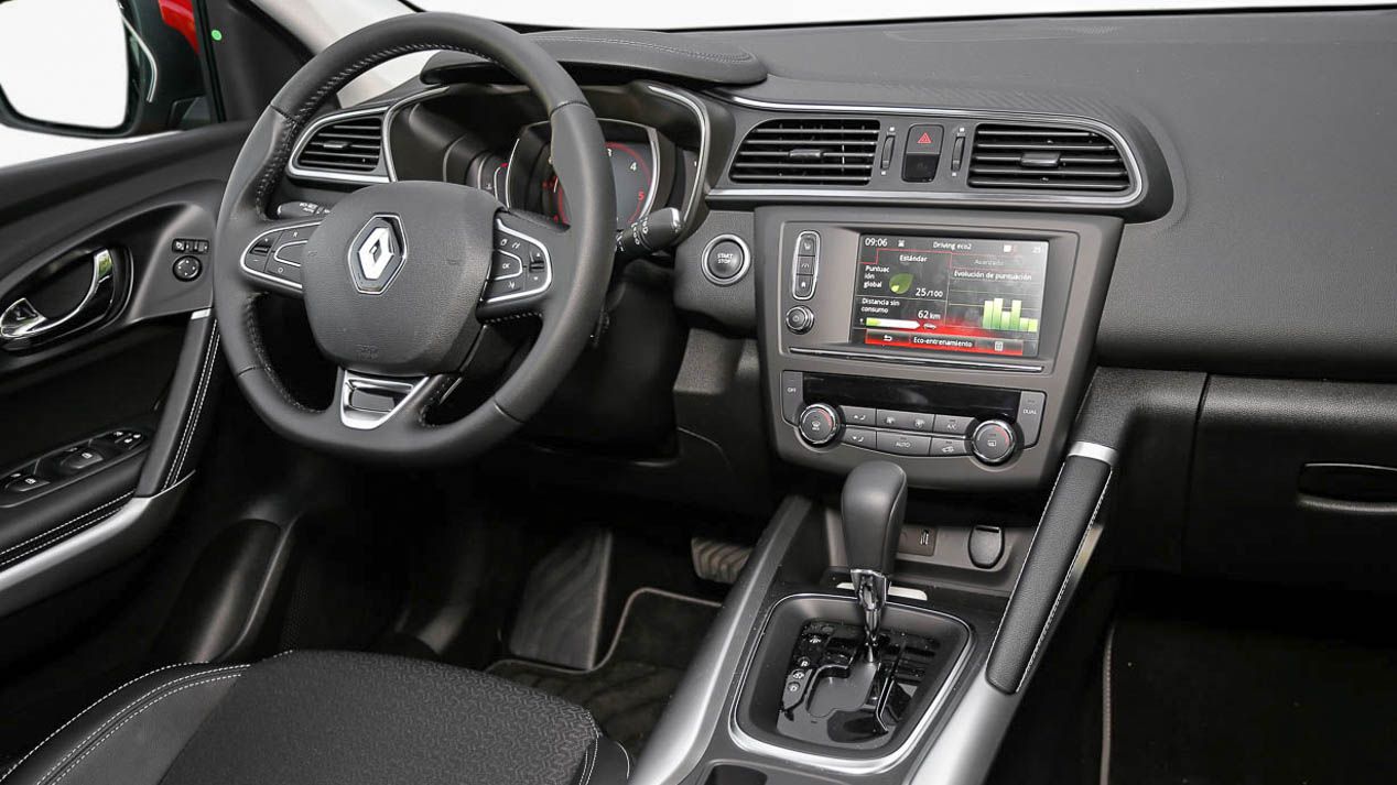Nissan Qashqai vs X-Trail, Peugeot 3008 vs 5008 y Renault Kadjar vs Koelos: ¿enemigos SUV en casa?