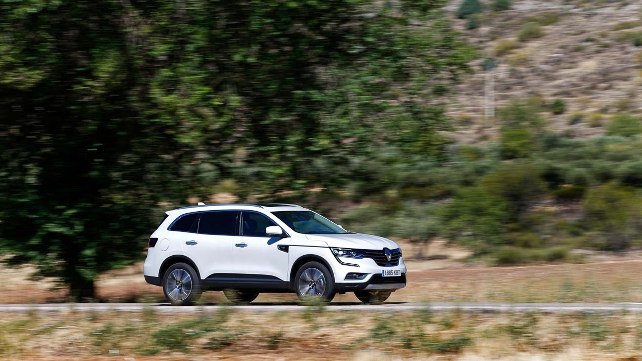 Nissan Qashqai vs X-Trail, Peugeot 3008 vs 5008 y Renault Kadjar vs Koelos: ¿enemigos SUV en casa?