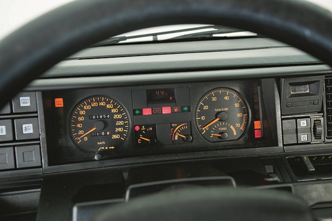 Renault 21 2L Turbo: historia y fotos de una berlina mítica