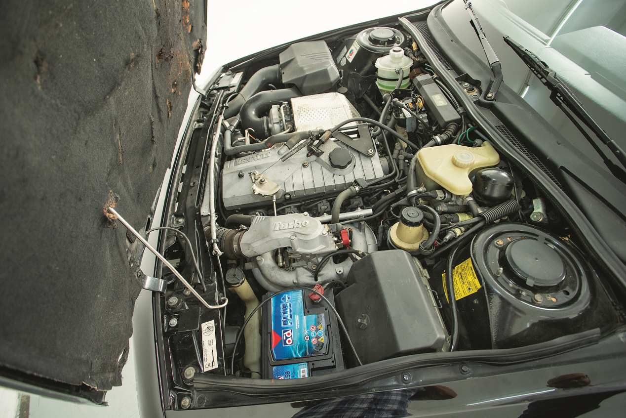 Renault 21 2L Turbo: historia y fotos de una berlina mítica