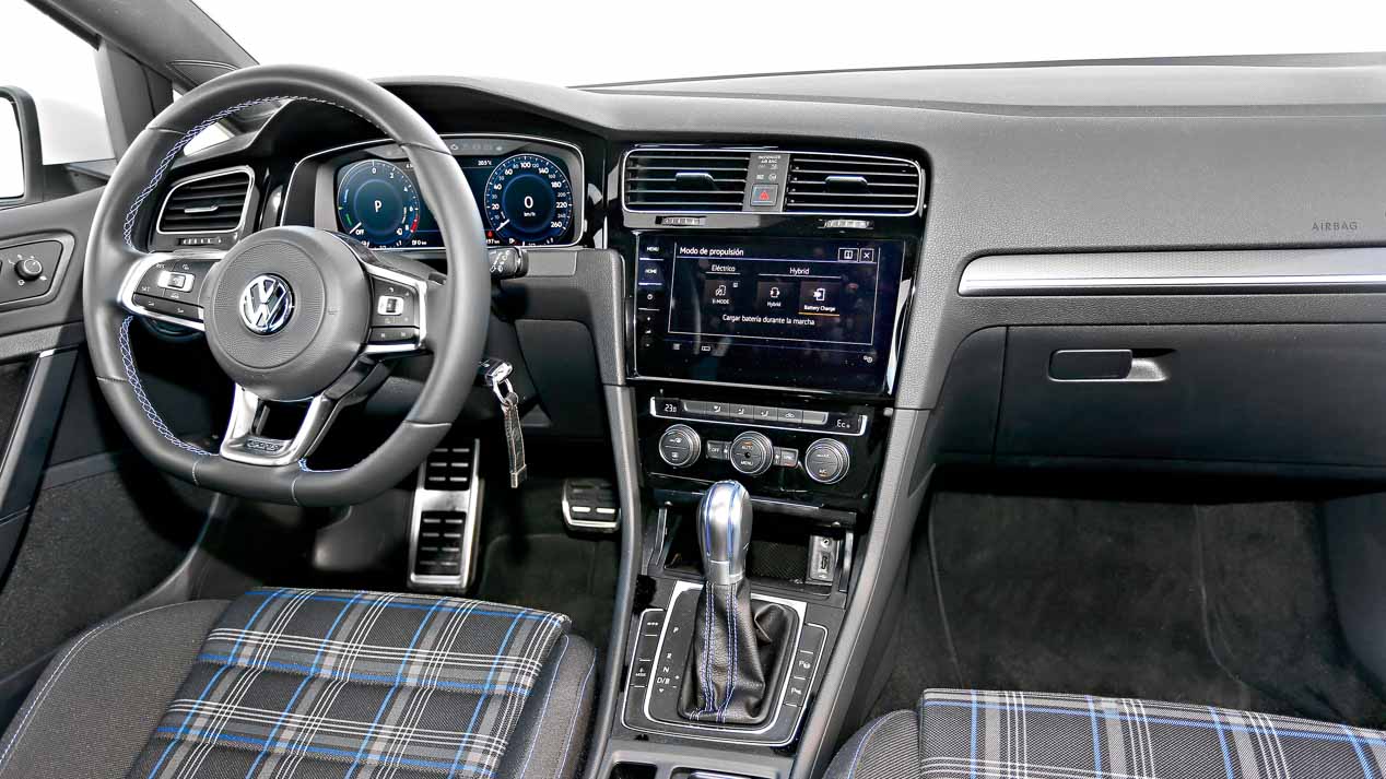 Volkswagen Golf GTE vs BMW i3 Rex 94 AH: futuro presente