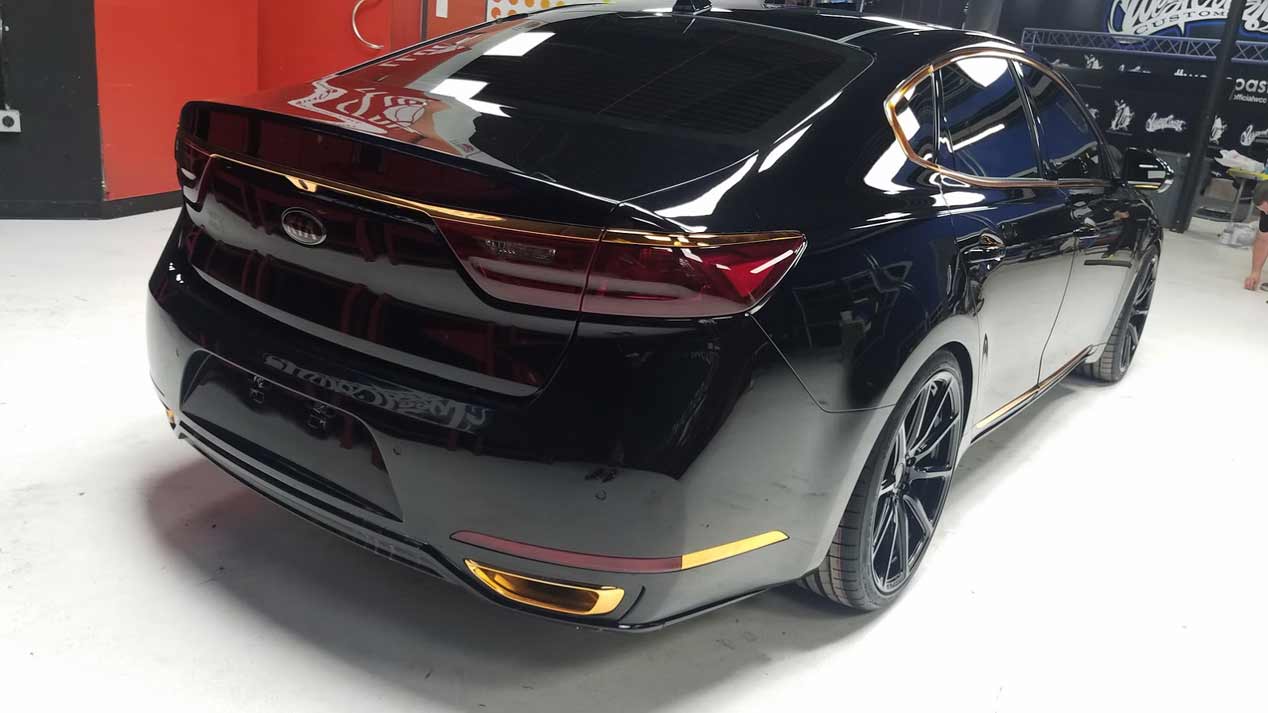 Deportivos, SUV... ¡Y coches de tres ejes! Lo mejor del SEMA 2017