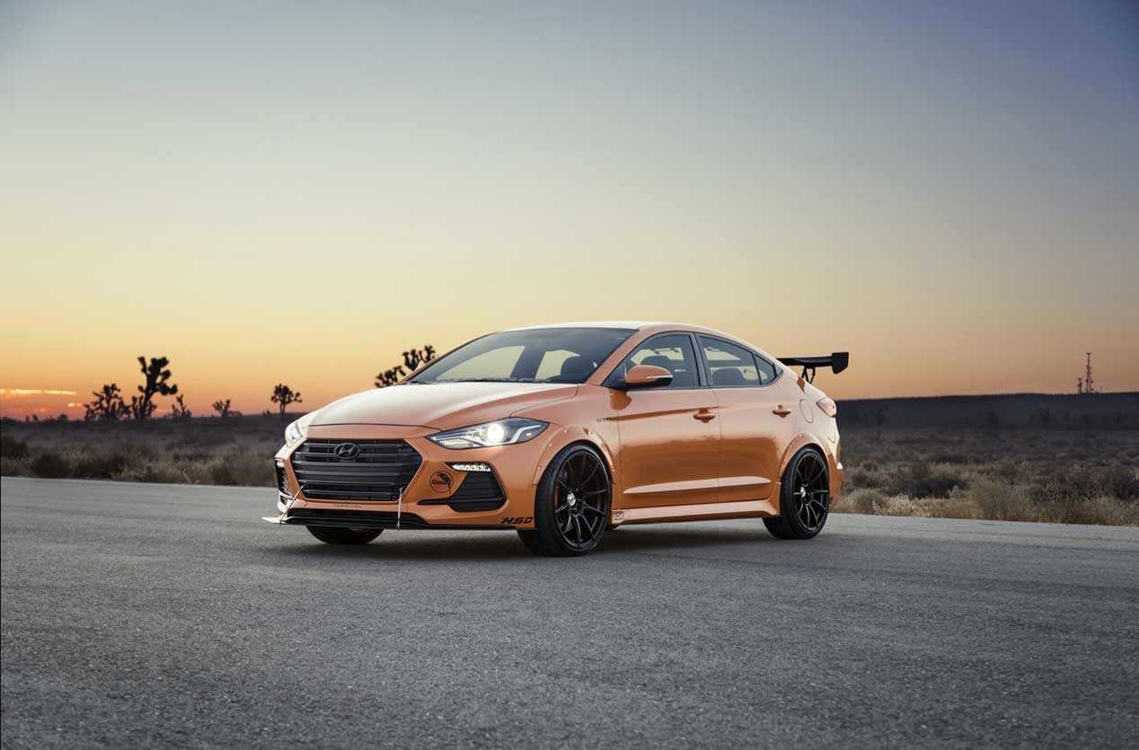 Deportivos, SUV... ¡Y coches de tres ejes! Lo mejor del SEMA 2017