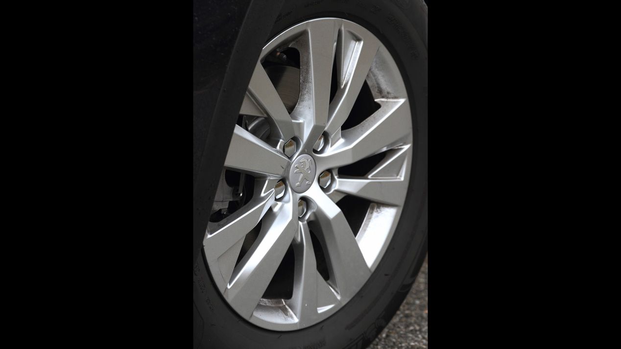 Comparativa SUV: Peugeot 5008 1.6 BlueHDI vs VW Tiguan 2.0 TDI