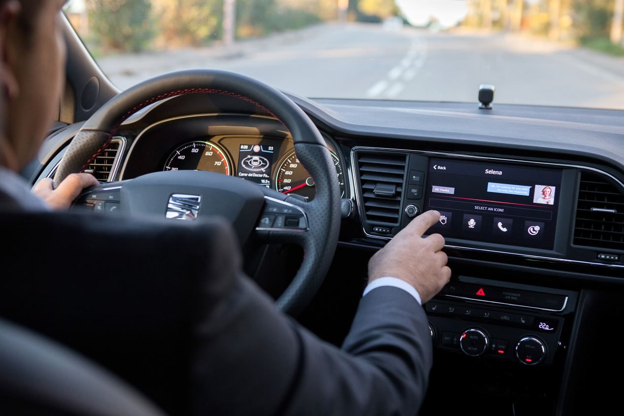 Seat León Cristóbal: el coche que será tu ángel de la guarda