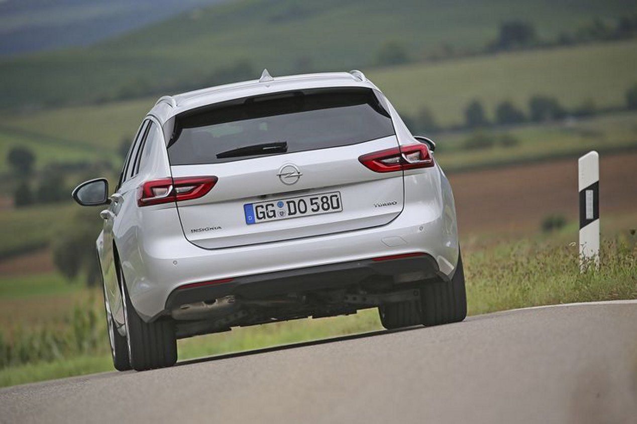 Comparativa berlinas familiares: VW Passat, Opel Insignia, Skoda Superb y Mercedes Clase C
