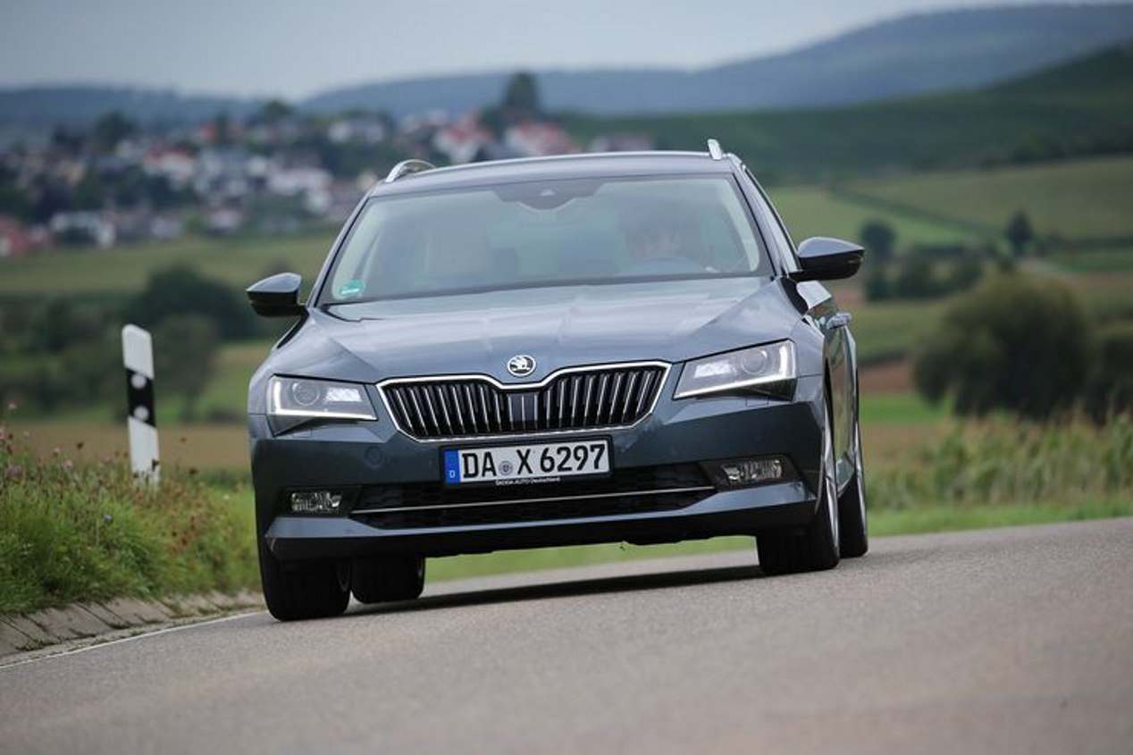 Comparativa berlinas familiares: VW Passat, Opel Insignia, Skoda Superb y Mercedes Clase C