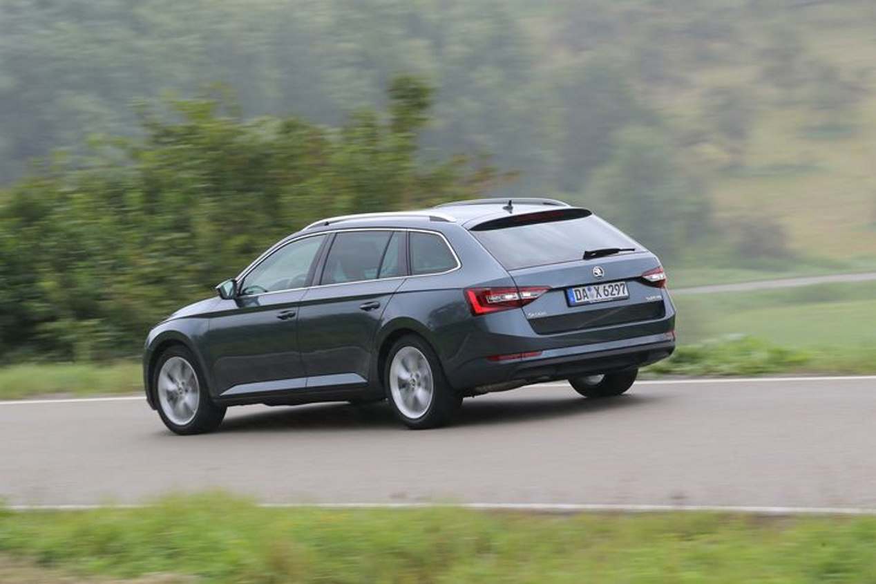 Comparativa berlinas familiares: VW Passat, Opel Insignia, Skoda Superb y Mercedes Clase C