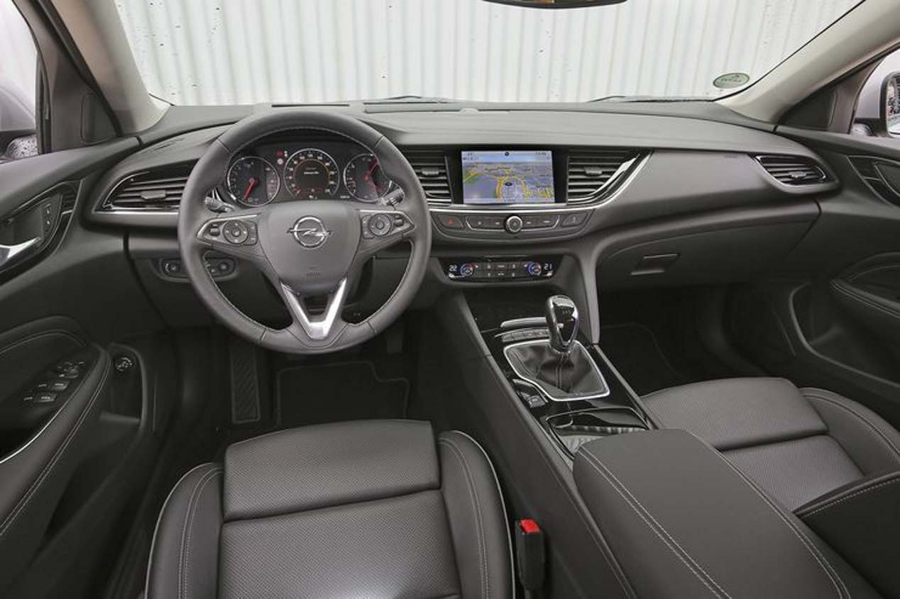 Comparativa berlinas familiares: VW Passat, Opel Insignia, Skoda Superb y Mercedes Clase C