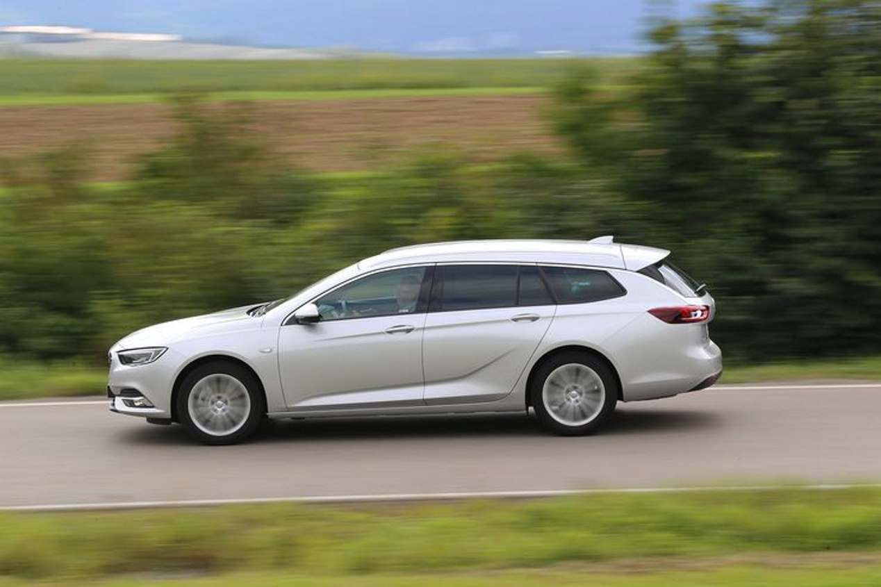 Comparativa berlinas familiares: VW Passat, Opel Insignia, Skoda Superb y Mercedes Clase C