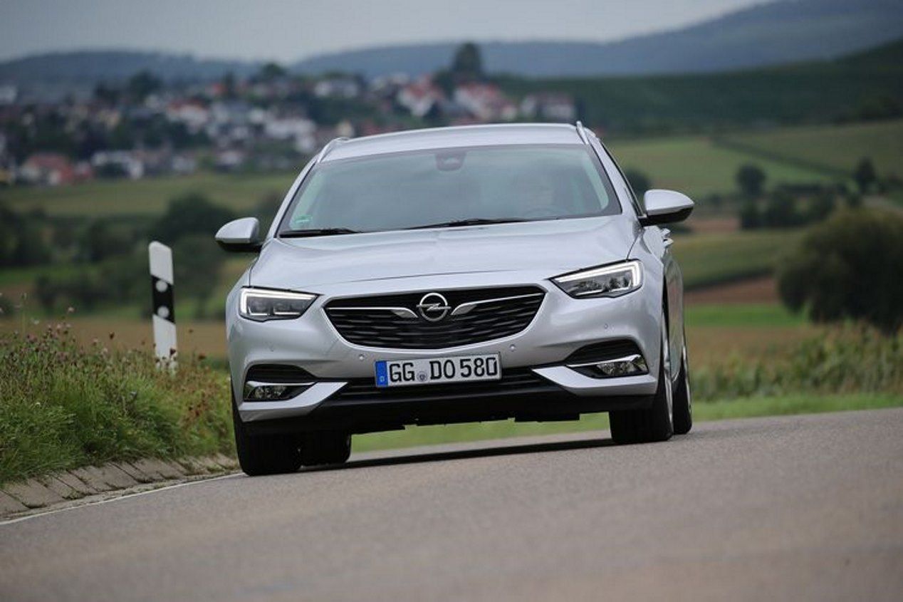 Comparativa berlinas familiares: VW Passat, Opel Insignia, Skoda Superb y Mercedes Clase C