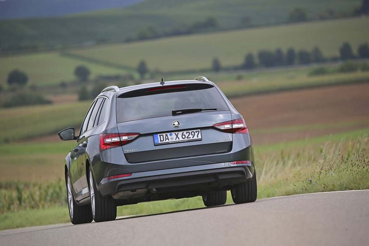 Comparativa berlinas familiares: VW Passat, Opel Insignia, Skoda Superb y Mercedes Clase C