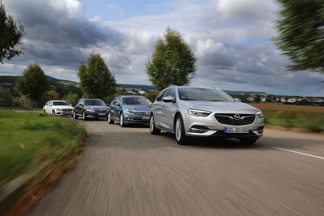 Comparativa berlinas familiares: VW Passat, Opel Insignia, Skoda Superb y Mercedes Clase C