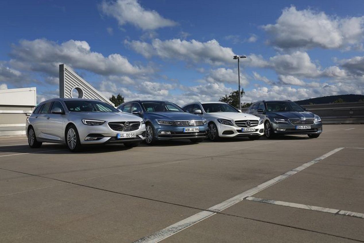 Comparativa berlinas familiares: VW Passat, Opel Insignia, Skoda Superb y Mercedes Clase C
