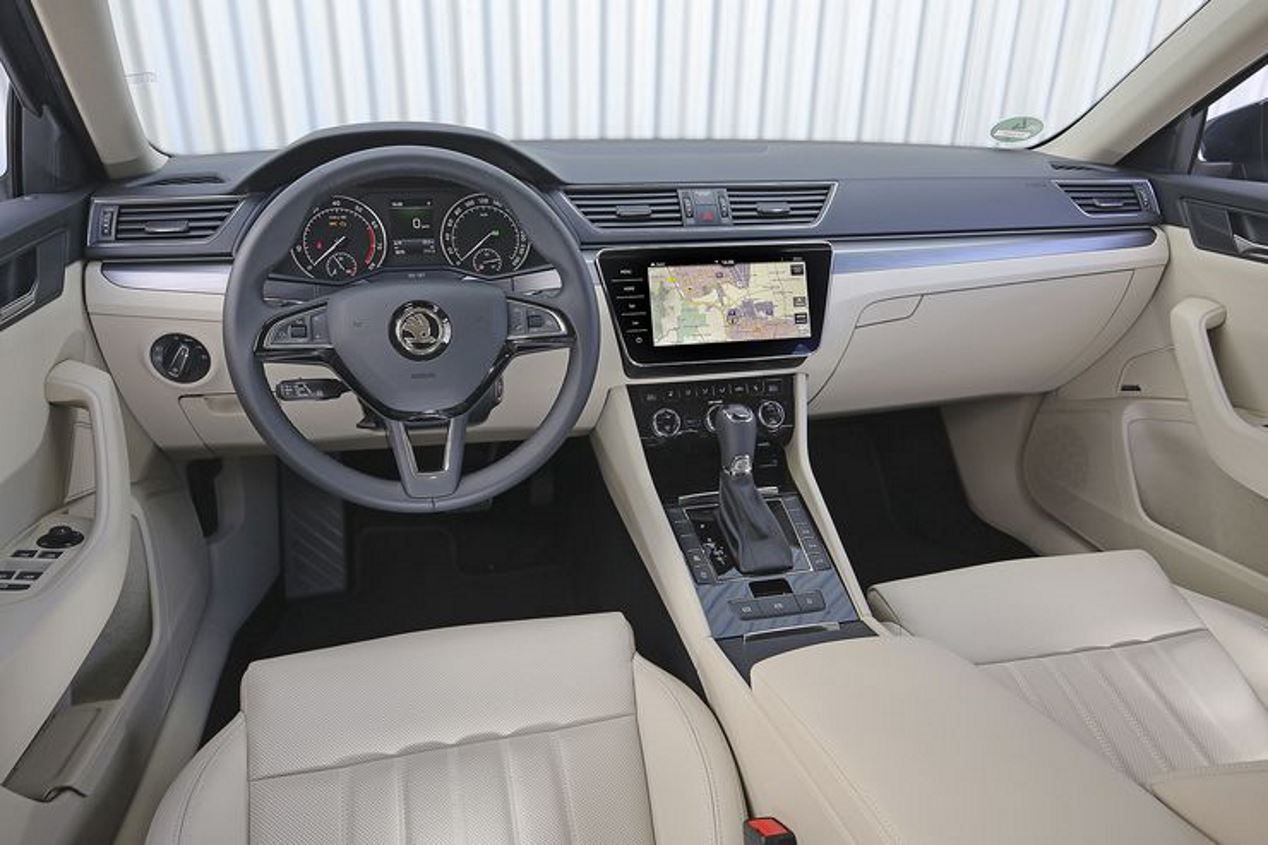 Comparativa berlinas familiares: VW Passat, Opel Insignia, Skoda Superb y Mercedes Clase C