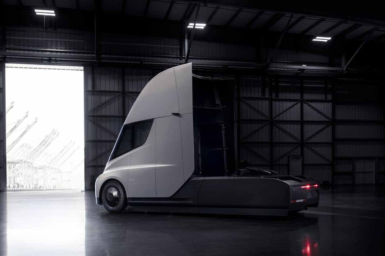 Tesla Semi: las imágenes del camión más brutal de la historia